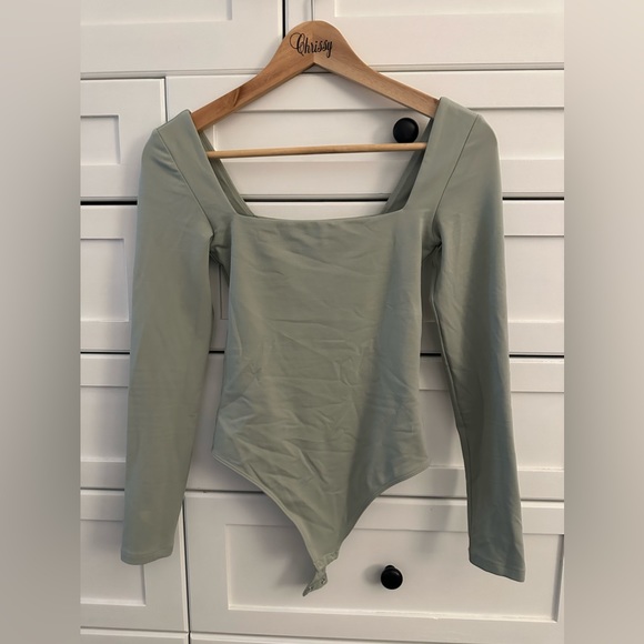 ARITZIA BABATON Contour Squareneck
Longsleeve Bodysuit. XS. NWOT. - Picture 4 of 10